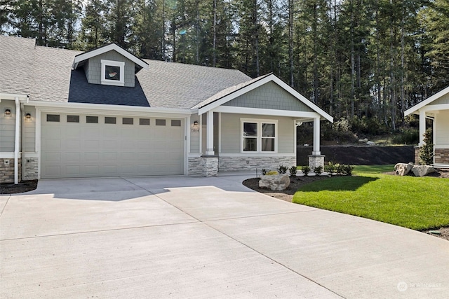 view of front of property featuring a front lawn and a garage