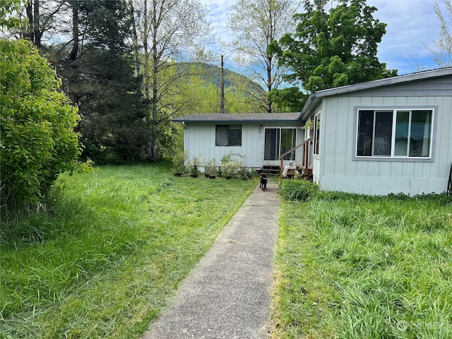 view of front of home with a front lawn