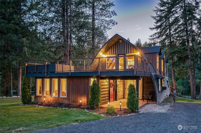 view of front of home featuring a yard