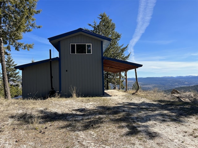 view of outdoor structure with a carport and a mountain view