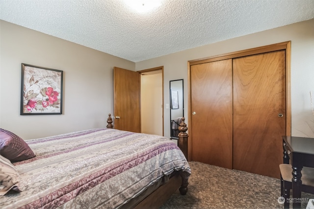 carpeted bedroom with a textured ceiling and a closet