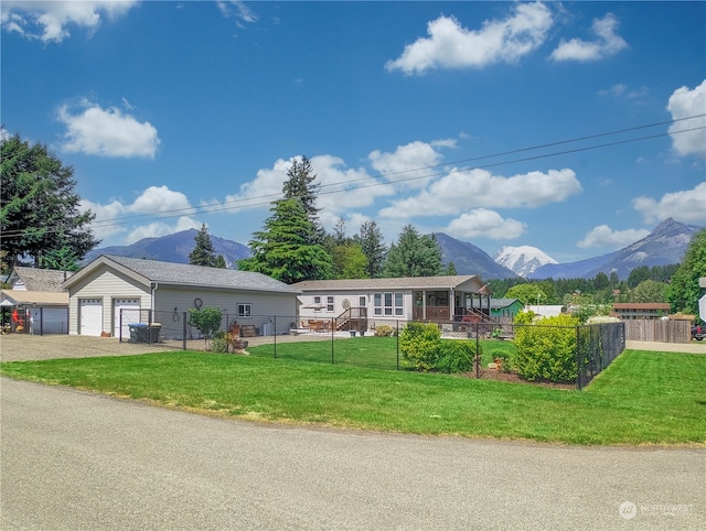 ranch-style home with a mountain view and a front lawn