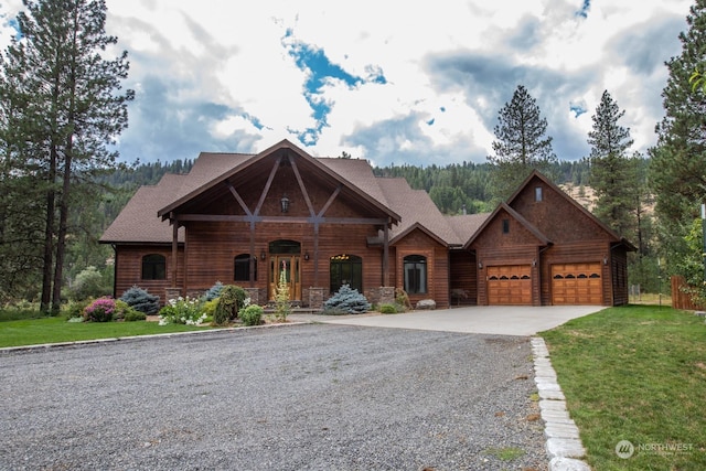 view of front facade featuring a garage and a front yard