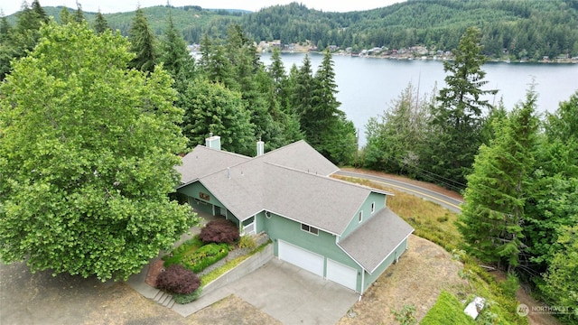 bird's eye view with a water view and a view of trees