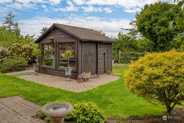 view of outdoor structure with a yard