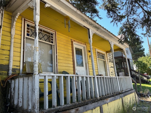 view of side of property featuring a porch