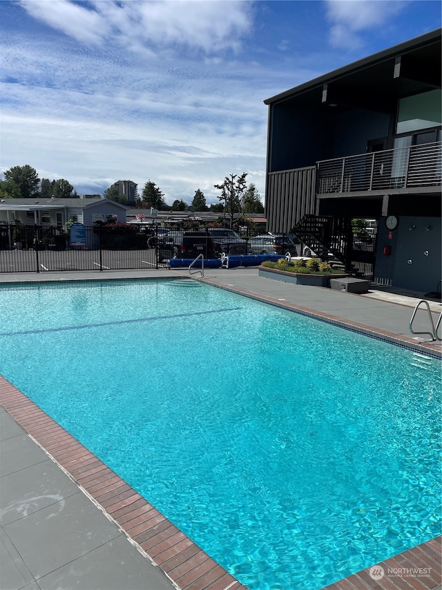 view of swimming pool