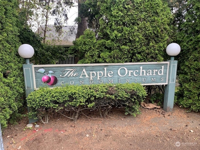 view of community / neighborhood sign