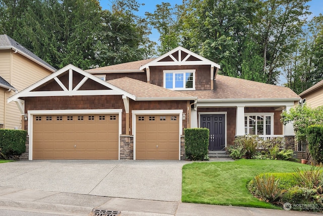 craftsman house featuring a front lawn