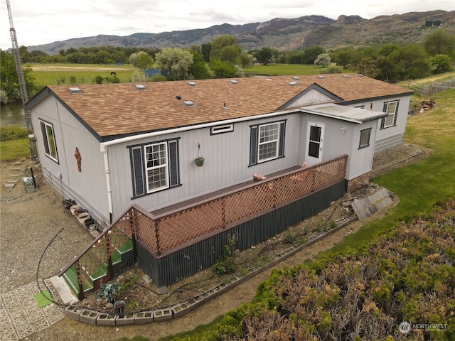 view of front of house featuring a mountain view