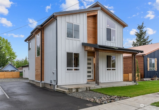 modern home featuring a front lawn