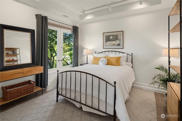 bedroom featuring rail lighting