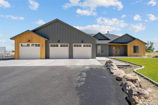 view of front facade with a front lawn and a garage