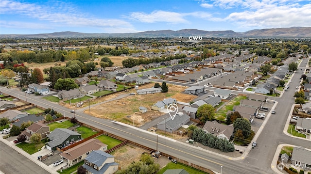 bird's eye view with a mountain view