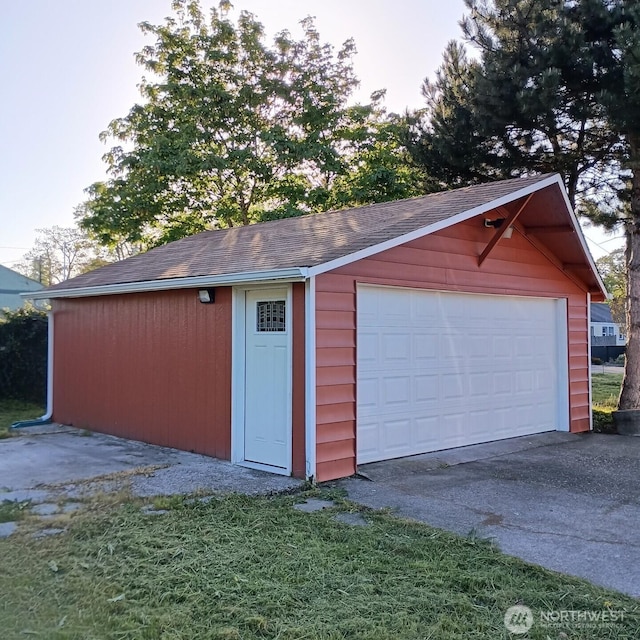 14607 Union Ave SW, Lakewood, WA 98498 - detached garage with asphalt driveway