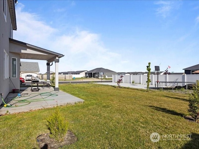 view of yard featuring a patio area