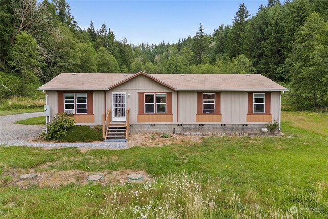 view of front of property with a front yard