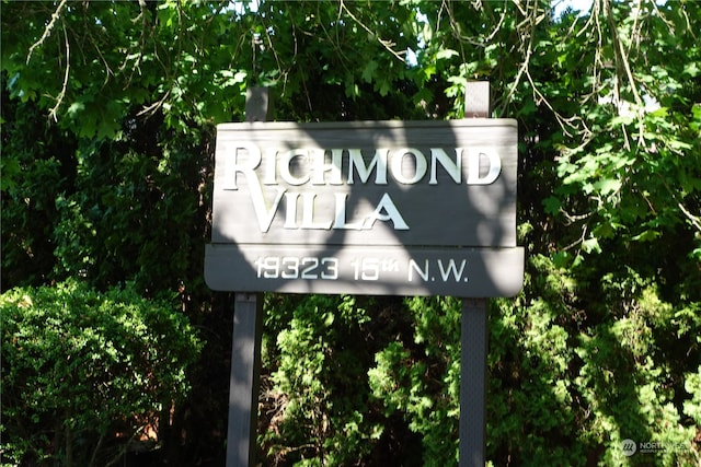 view of community / neighborhood sign