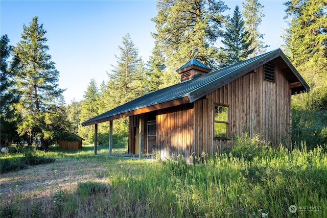 view of side of property with an outdoor structure