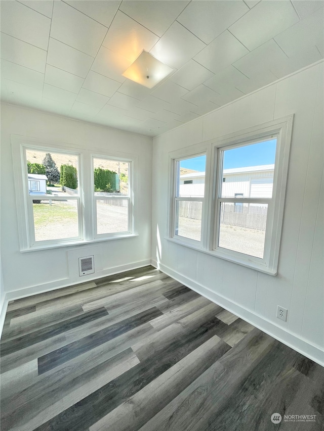 spare room with dark hardwood / wood-style floors