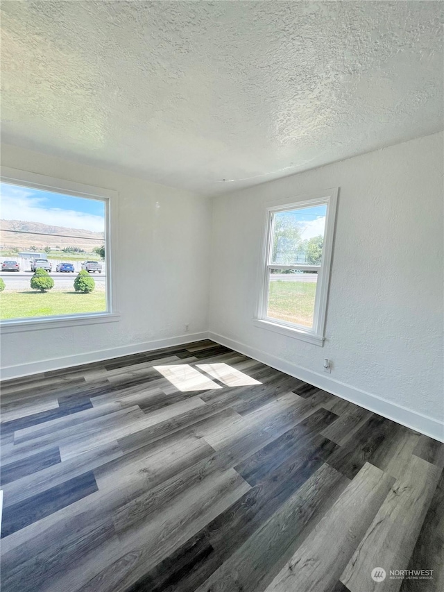 1579 2nd Ave N, Okanogan, WA 98840 - unfurnished room with a textured ceiling, dark wood finished floors, and baseboards