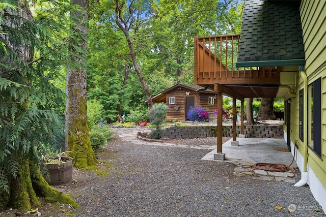 view of yard featuring an outdoor structure and a patio area