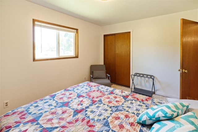 bedroom with a closet