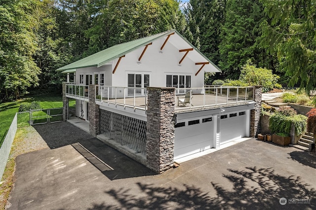 view of front of property featuring a garage