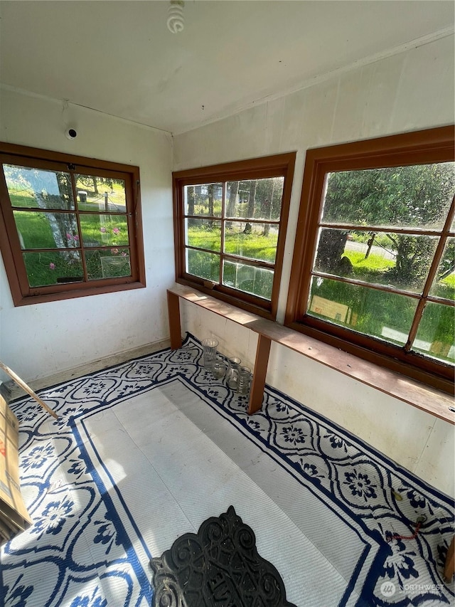 sunroom / solarium with a healthy amount of sunlight