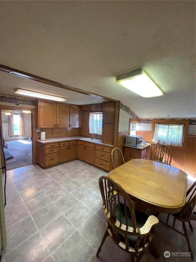 kitchen featuring kitchen peninsula and a textured ceiling