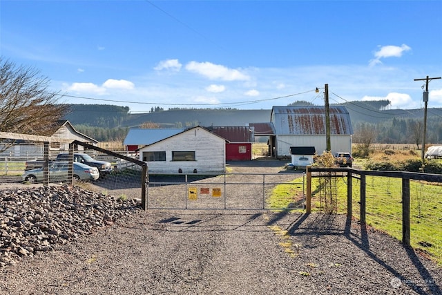 view of yard with a mountain view