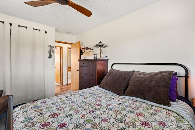 bedroom featuring ceiling fan and a textured ceiling