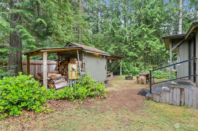 view of yard with a storage shed