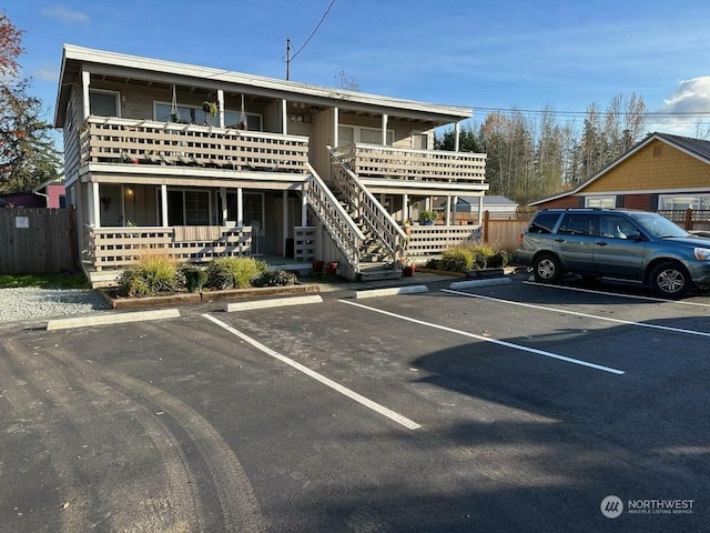 view of front of property with covered porch