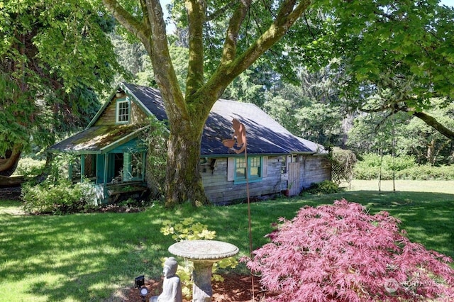 view of front of house with a front yard