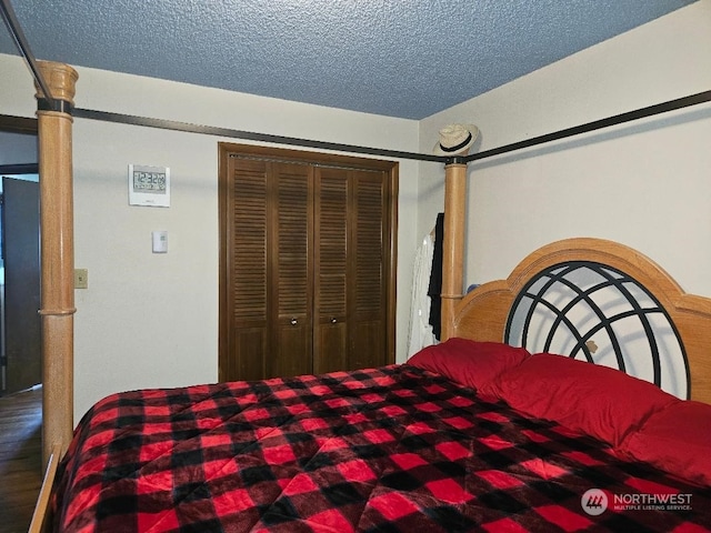 bedroom with a textured ceiling and a closet