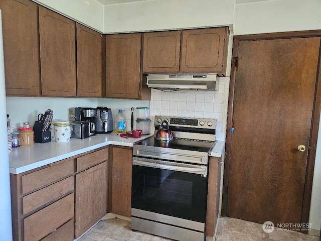 kitchen featuring electric stove and decorative backsplash