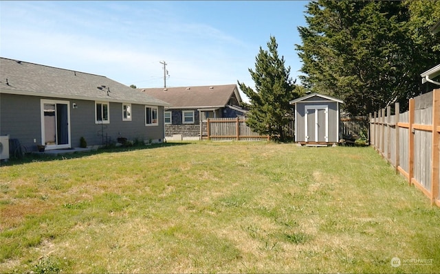 view of yard featuring a storage unit