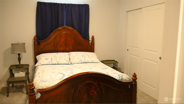 bedroom with carpet flooring and a closet