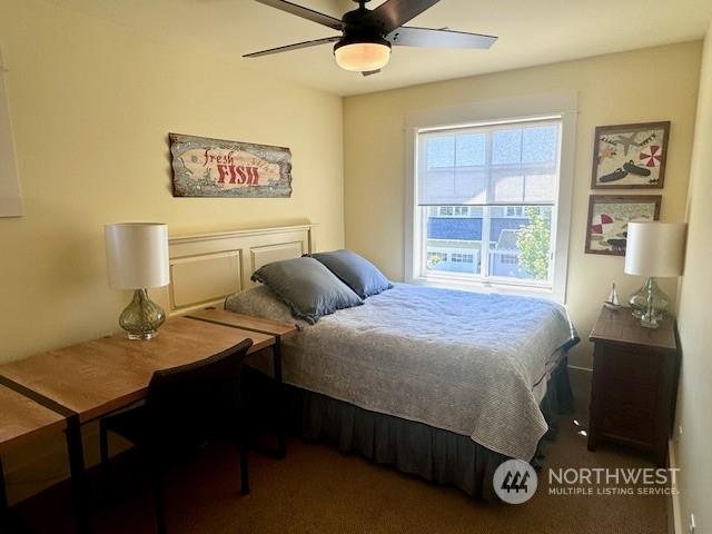 bedroom with ceiling fan