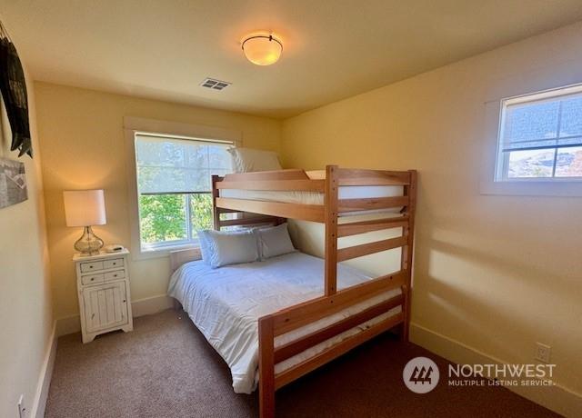 bedroom with carpet flooring