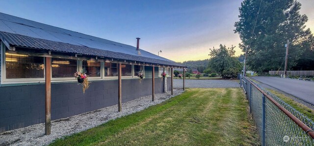 view of yard at dusk