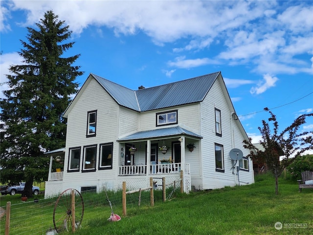 view of front facade featuring a porch and a front lawn