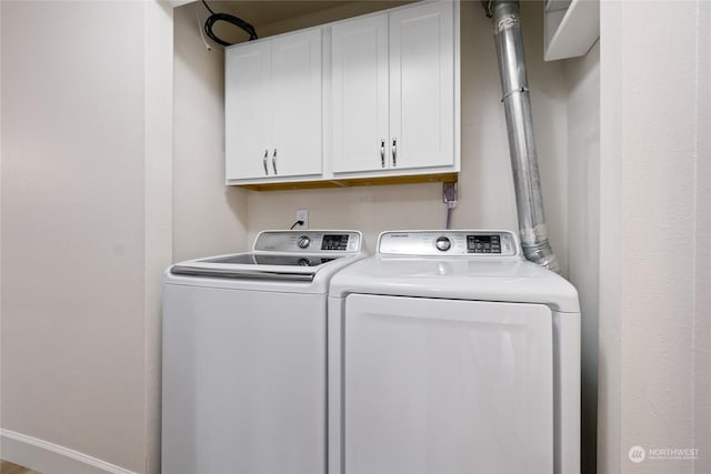 laundry room with cabinets and independent washer and dryer