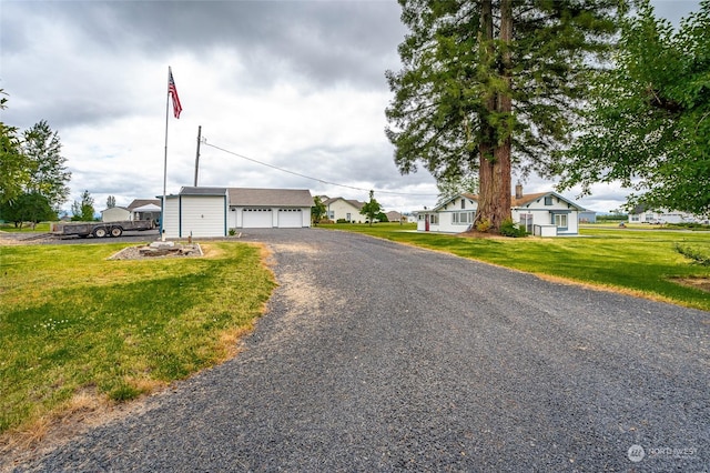 single story home featuring a front lawn