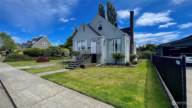 bungalow-style house featuring a front lawn