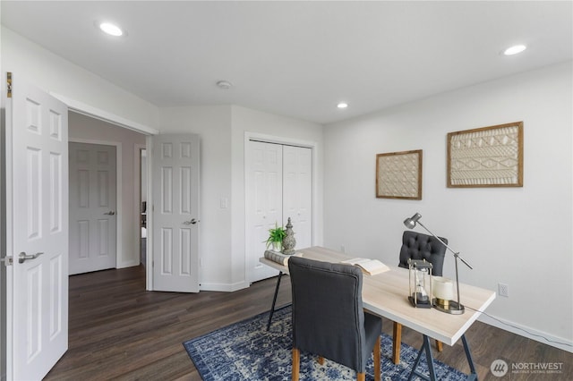 home office featuring recessed lighting, baseboards, and dark wood-style floors