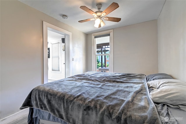 bedroom with ceiling fan