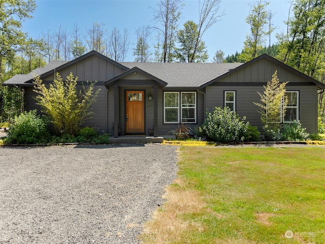 view of front of house featuring a front yard