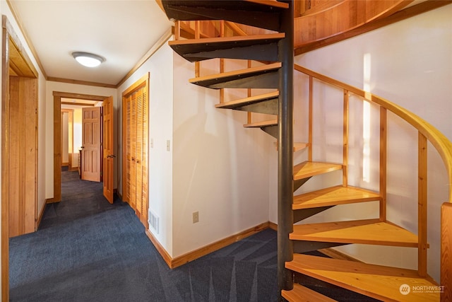 staircase with carpet flooring, crown molding, visible vents, and baseboards